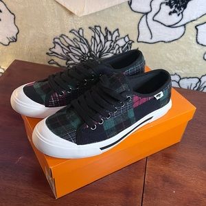 BNIB rocket dog shoes